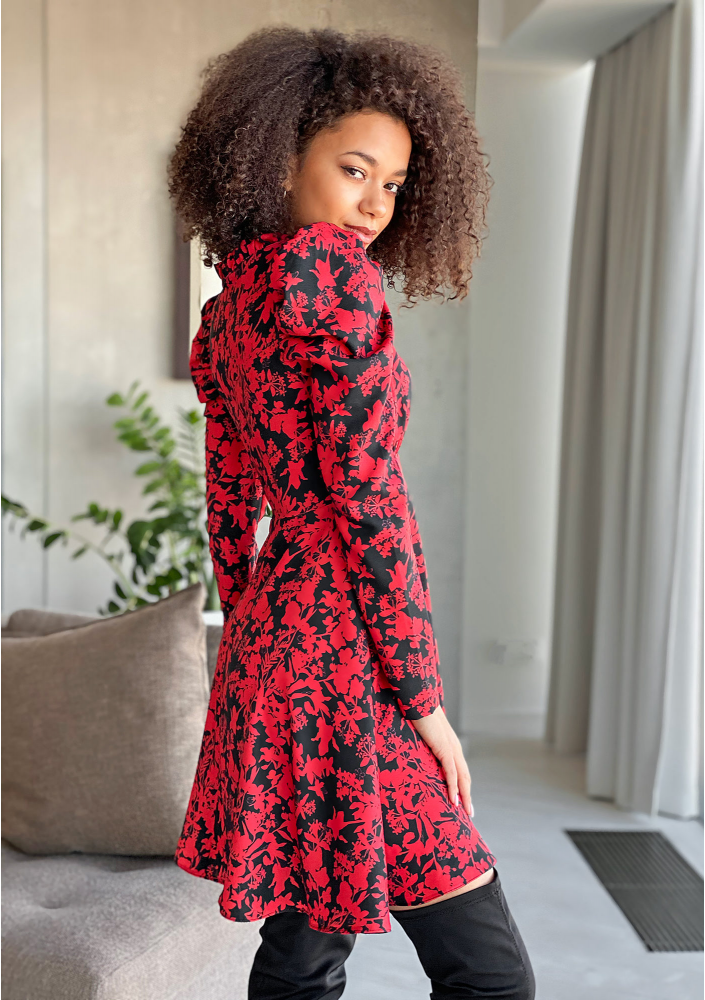 Sukienka o trapezowym kroju z bufką w Czerwony print