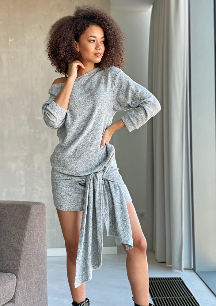 Kopertowa sukienka swetrowa Szara