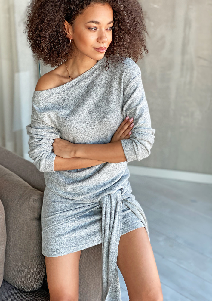 Sukienka swetrowa z wiązaniem Szara