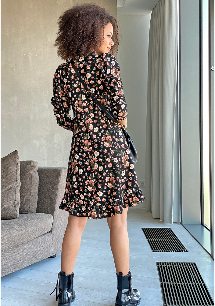 Trapezowa sukienka z półgolfem w kwiatki