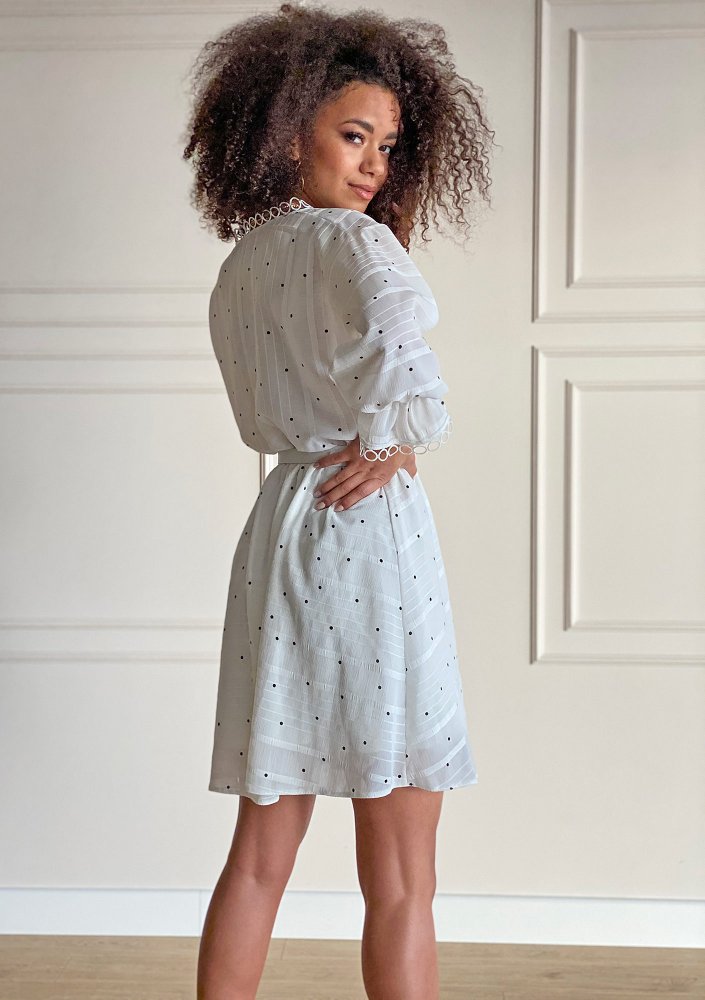 Kopertowa sukienka Dots Biała