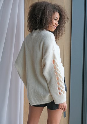 Sweter z rękawem ażurowym  A41 Kremowy ILM