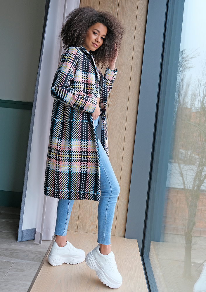 Płaszcz z flauszu w Kratę