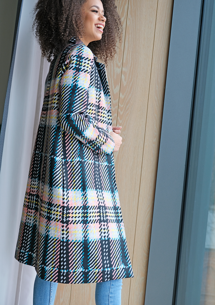 Płaszcz z flauszu w Kratę