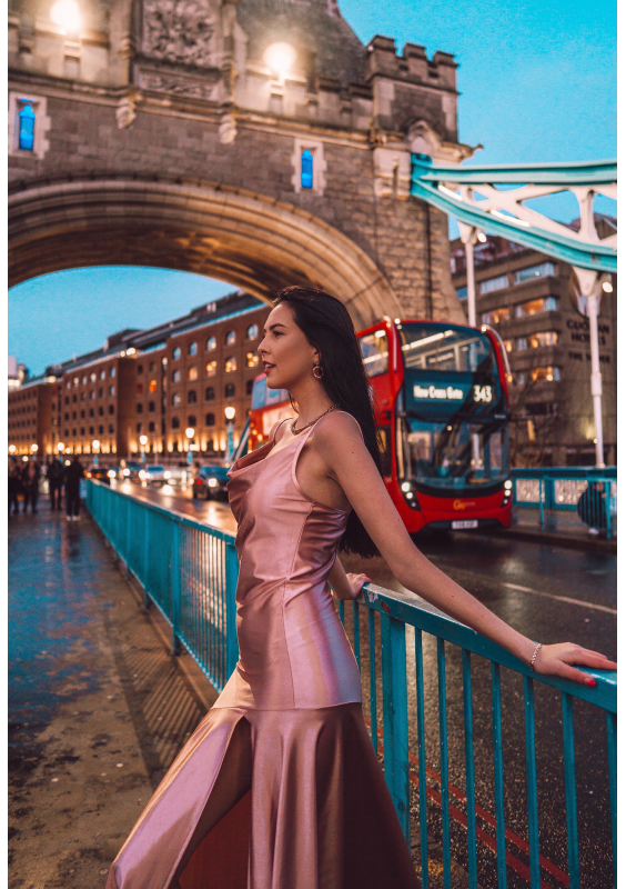 Sukienka maxi z satyny Pudrowy róż