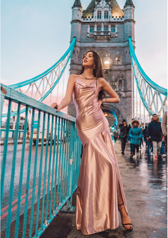 Sukienka maxi z satyny Pudrowy róż