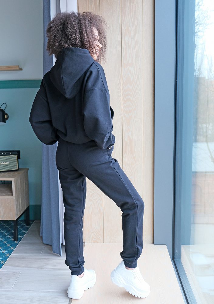 Bluza z kieszenią i kapturem  Czarna ILM