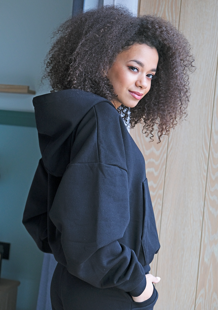 Bluza z kieszenią i kapturem  Czarna ILM