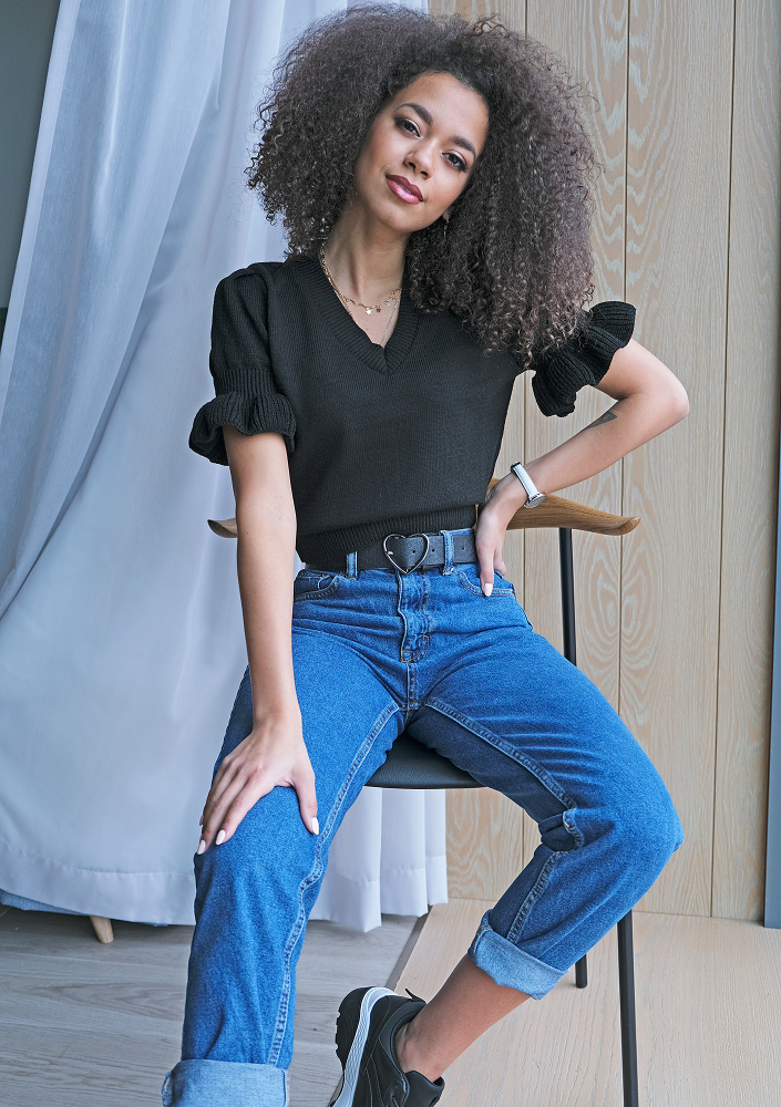 Krótki bawełniany sweter z falbanką A51 Czarny ILM