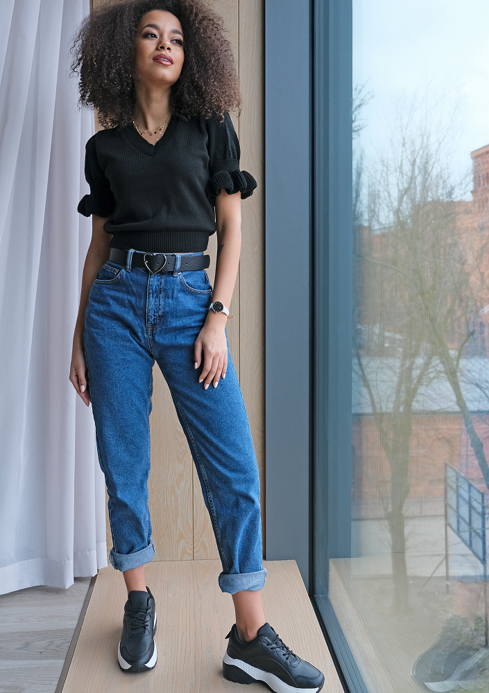 Krótki bawełniany sweter z falbanką A99 Czarny ILM