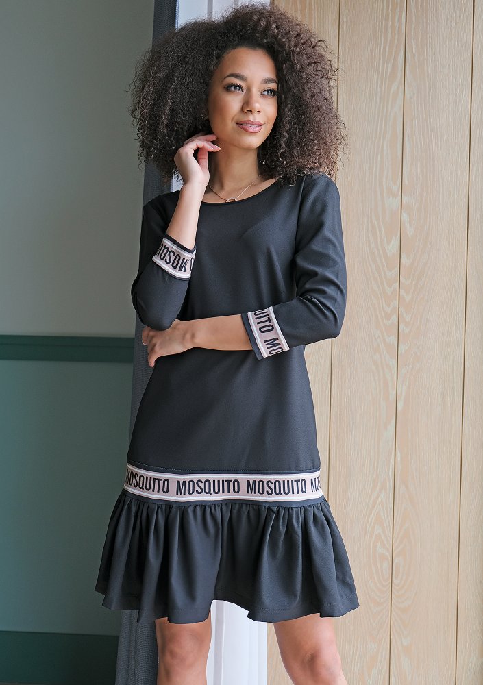 Sukienka z falbaną Logo block Czarna