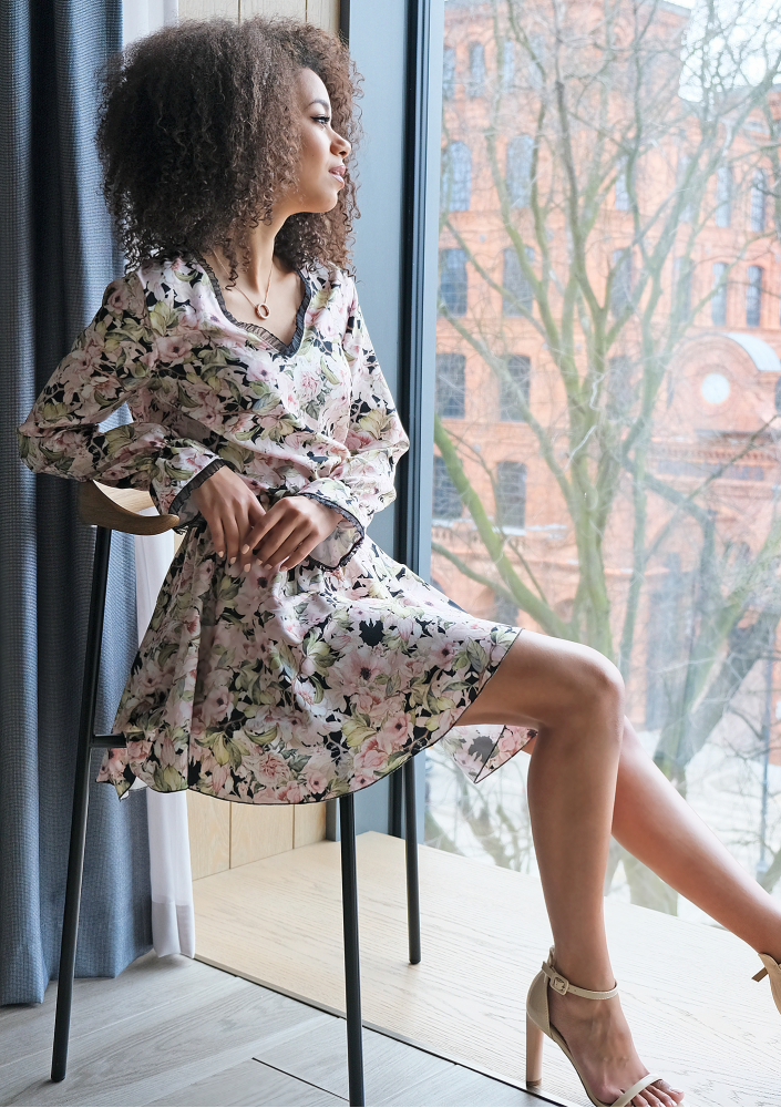 Krótka sukienka spring flower Czarna