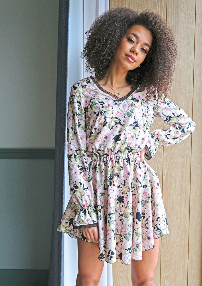 Krótka sukienka spring flower Czarna