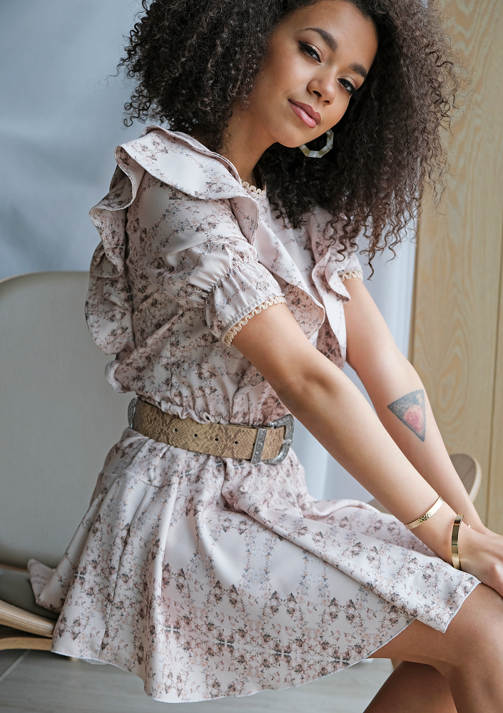 Sukienka mini flowers  z falbanami  Nude