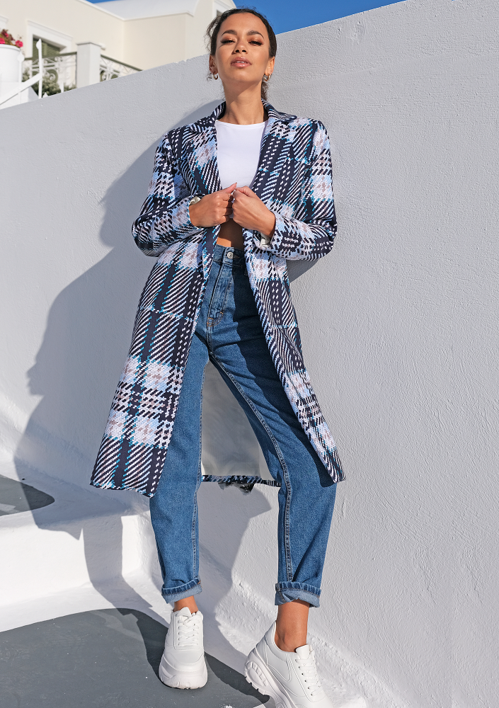 Płaszcz z flauszu drukowany w Kratę błękitny