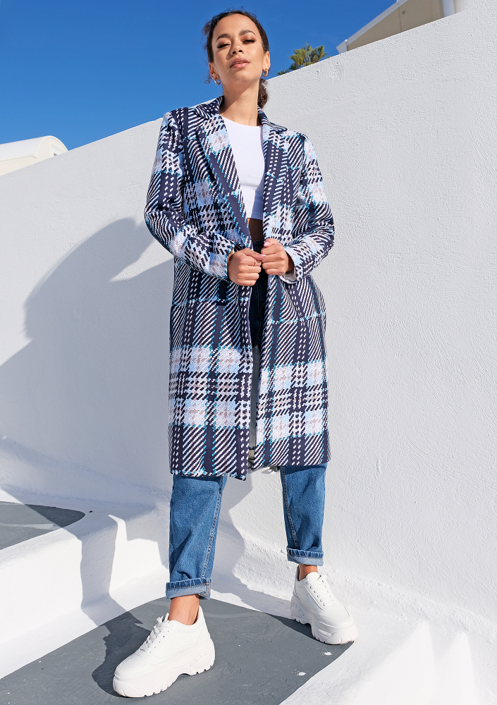 Płaszcz z flauszu drukowany w Kratę błękitny