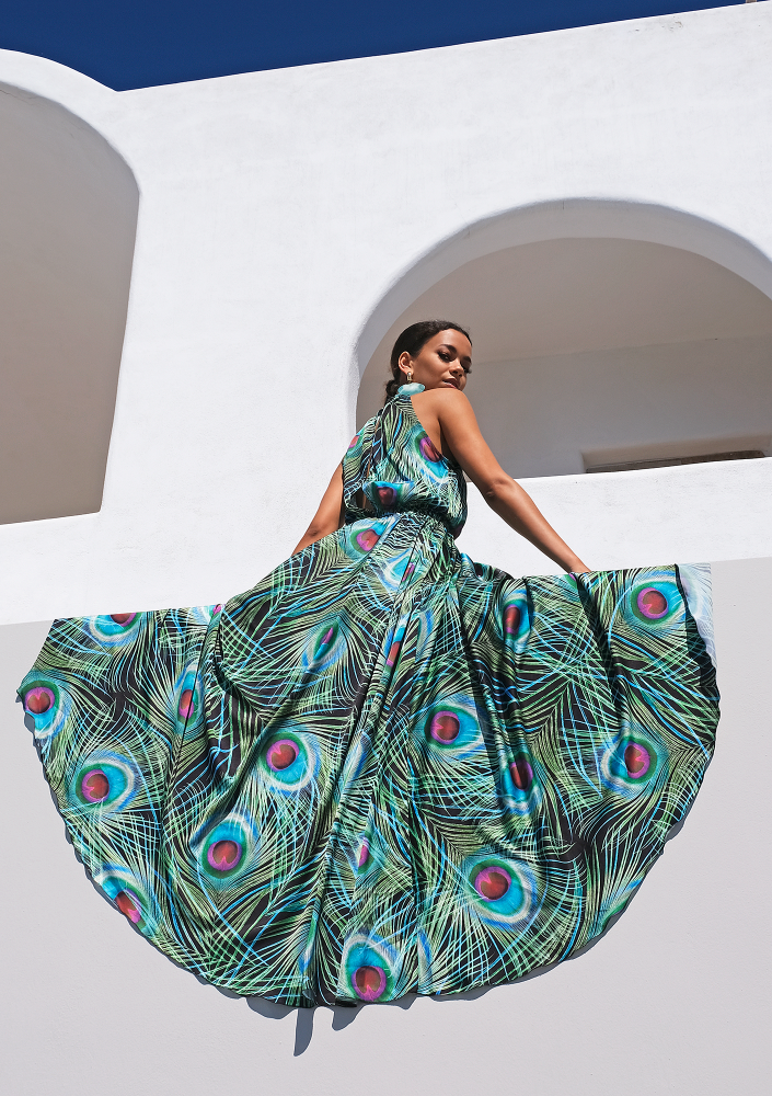 Sukienka maxi z satyny pawie pióra Czarna