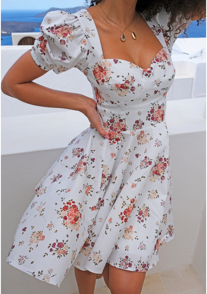 Sukienka z gorsetową górą w łączkę Biała