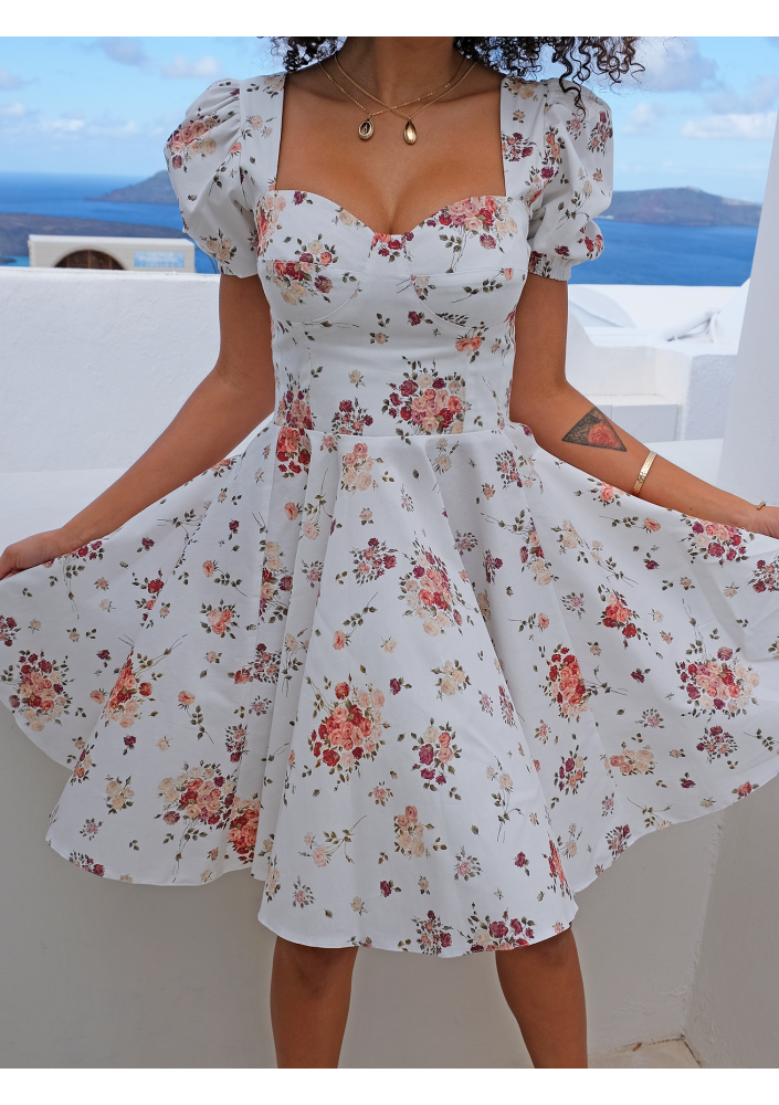 Sukienka z gorsetową górą w łączkę Biała