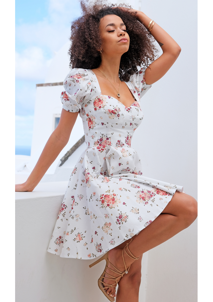 Sukienka z gorsetową górą w łączkę Biała