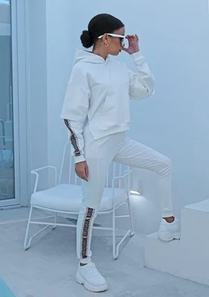 Kremowa bluza z lampasem logo ILM