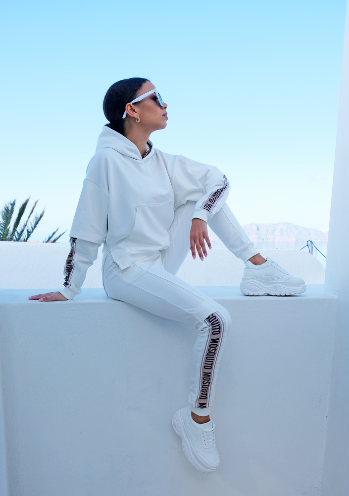 Kremowa bluza z lampasem logo ILM