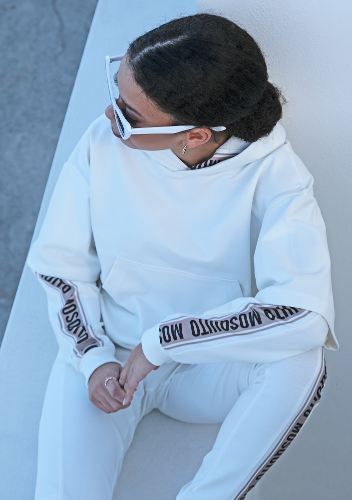 Kremowa bluza z lampasem logo ILM