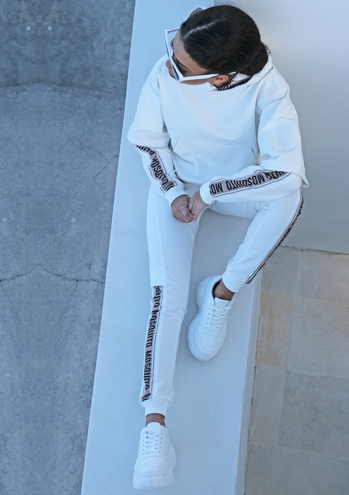 Kremowa bluza z lampasem logo ILM