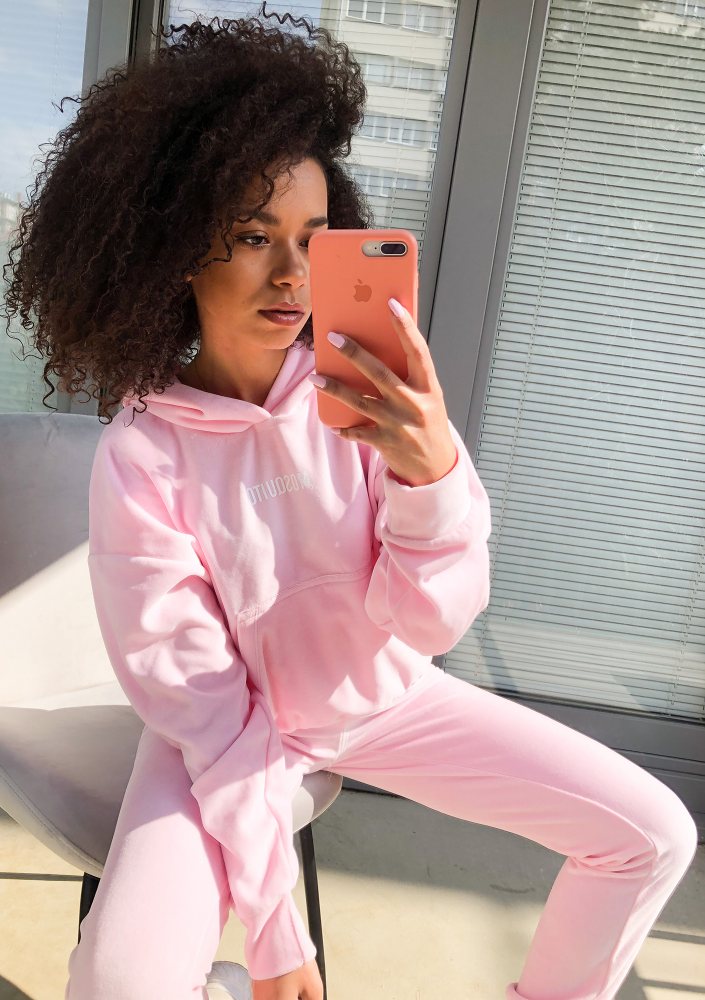 Welurowe spodnie w kolorze Pink ILM