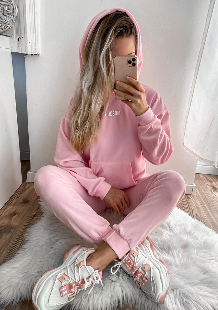 Welurowa bluza z kapturem w kolorze Pink  ILM