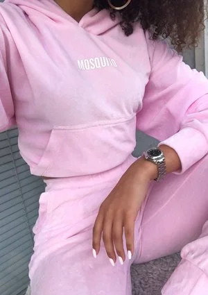 Welurowa bluza z kapturem w kolorze Pink  ILM