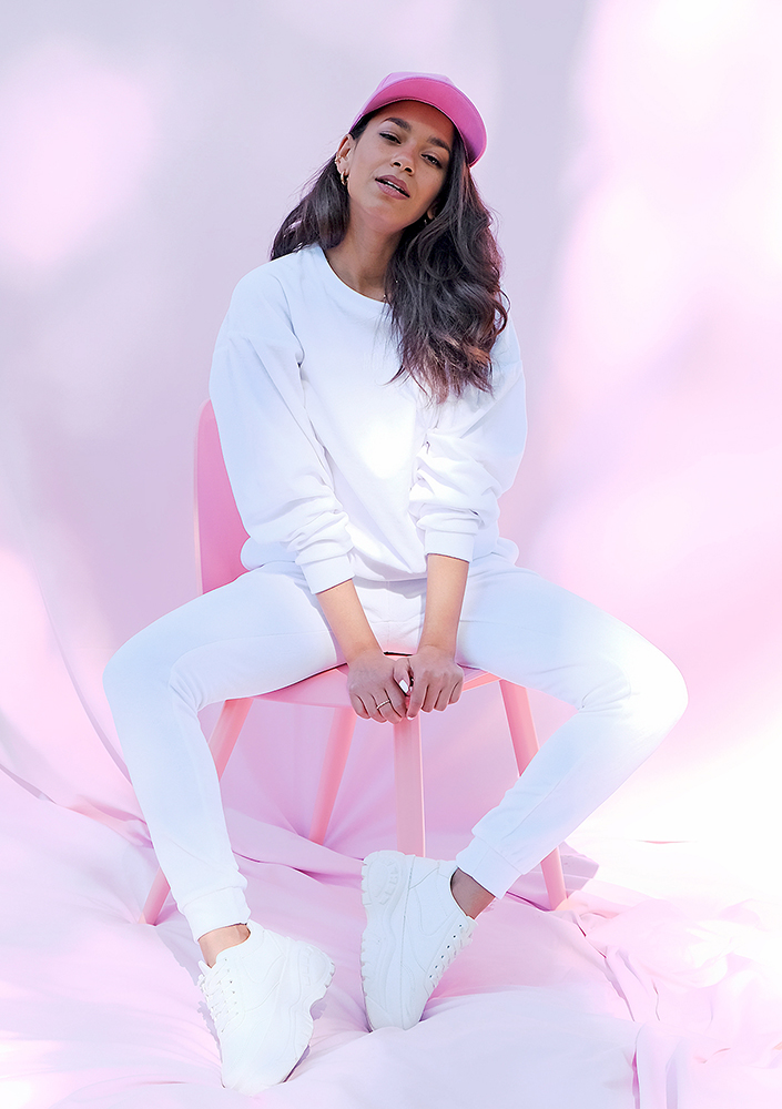 Spodnie z weluru o prostym kroju Białe ILM