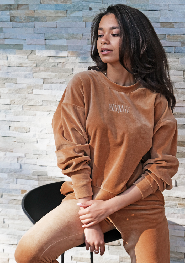 Bluza z weluru z haftowanym logo Miodowa ILM