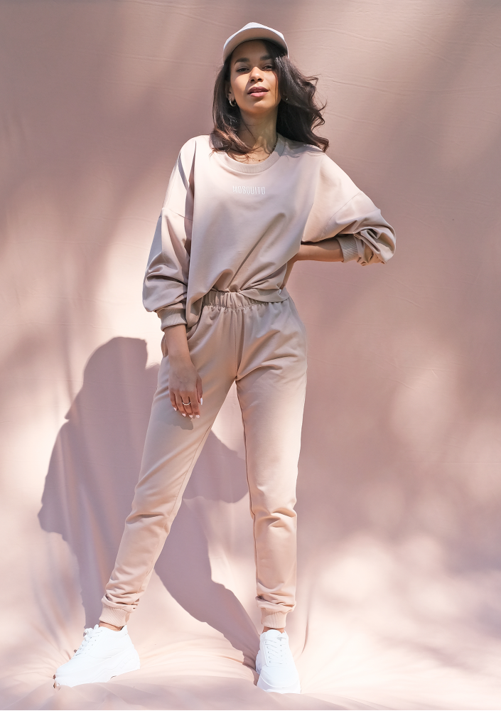 Bluza o luźnym kroju z haftowanym logo warm taupe ILM