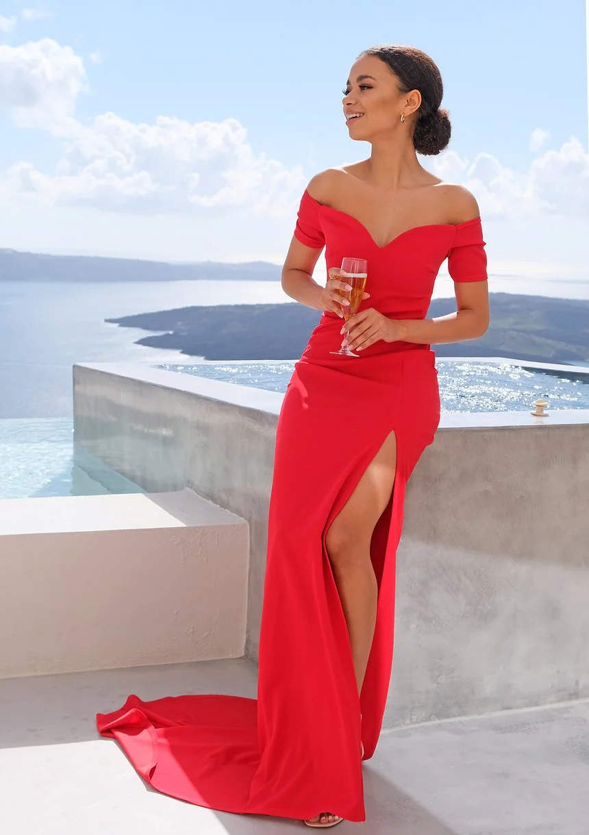 Wieczorowa sukienka z trenem czerwona