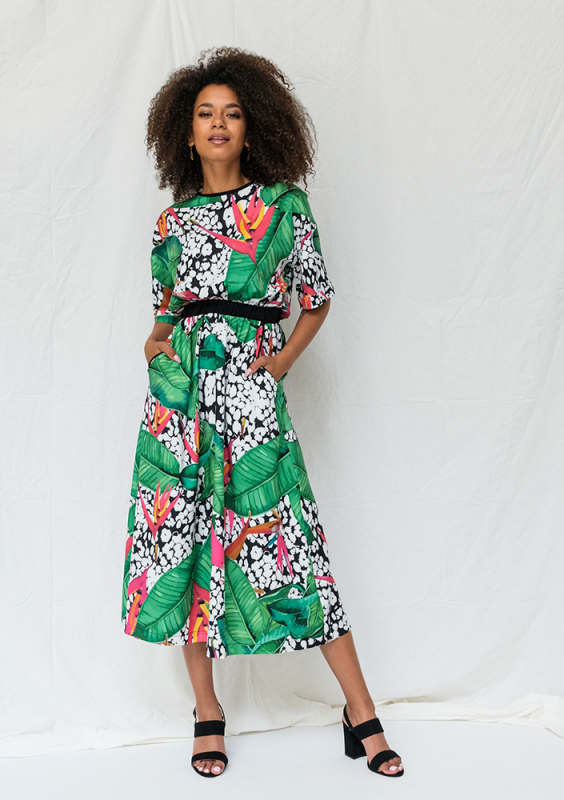 Sukienka midi w egzotyczny print