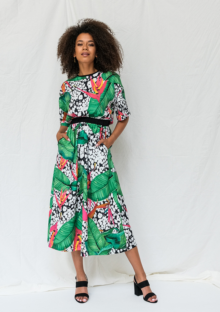 Sukienka midi w egzotyczny print