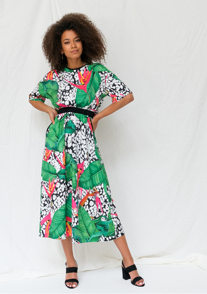 Sukienka midi w egzotyczny print