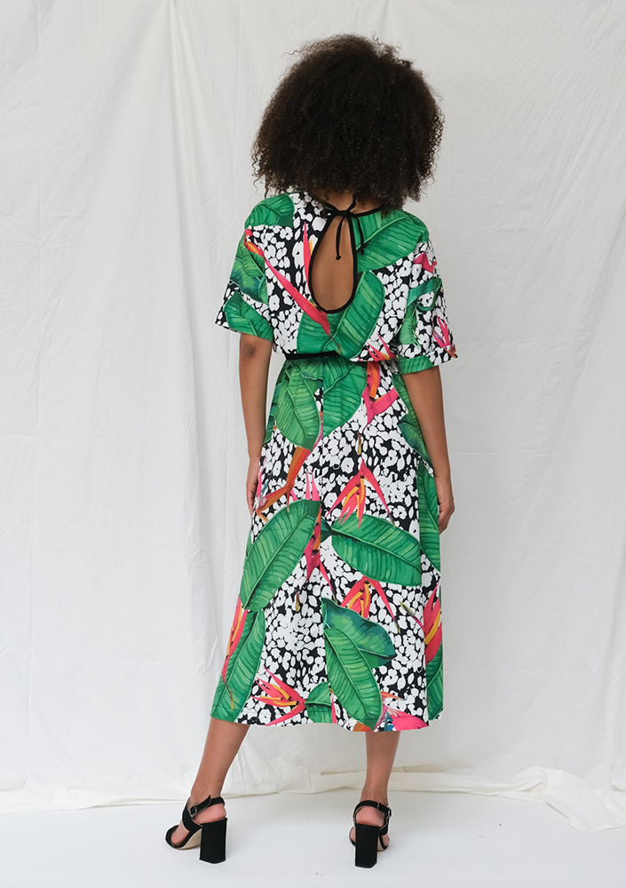 Sukienka midi w egzotyczny print