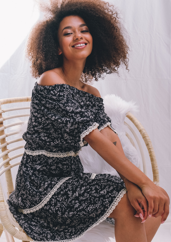 Top z wiskozy z koronką czarny