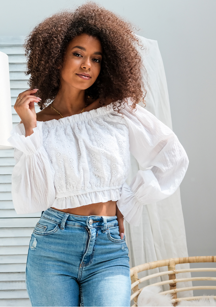 Top z ażurowej popeliny biały