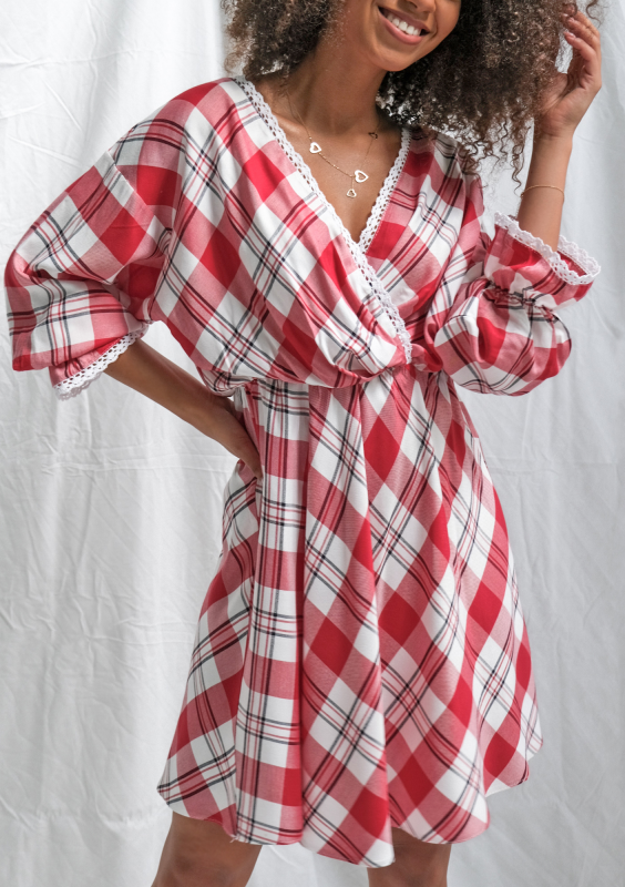 Sukienka w kratę z koronką czerwona