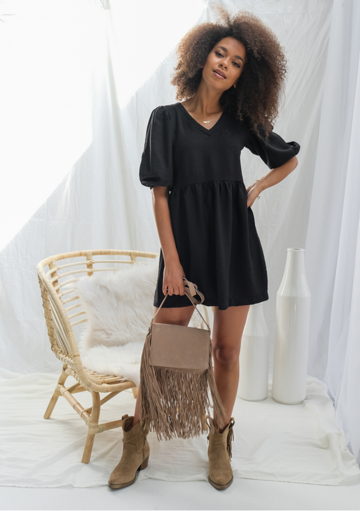 Sukienka z kreszowanej tkaniny Czarna