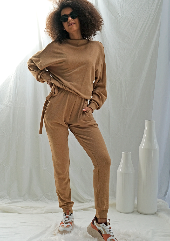 Miodowa bluza z dzianiny sweterkowej z półgolfem ILM