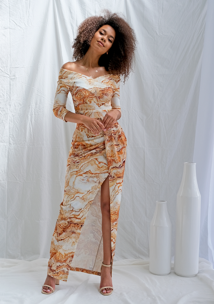 Dopasowana sukienka maxi gold print