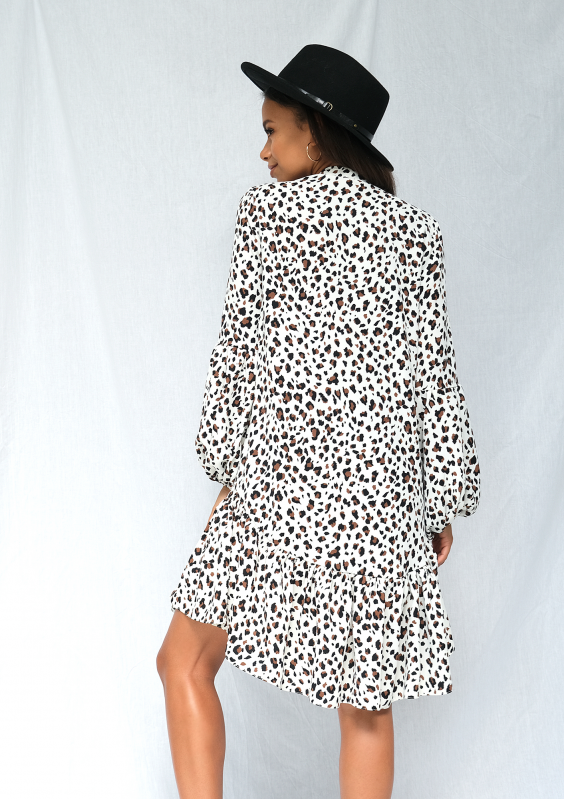 Sukienka w cętki biała