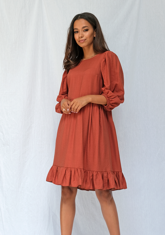 Jesienna sukienka z szerokim rękawem powder orange