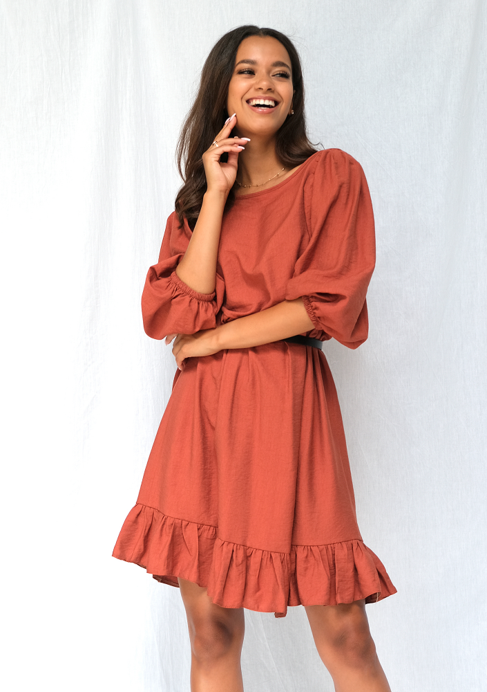 Jesienna sukienka z szerokim rękawem powder orange