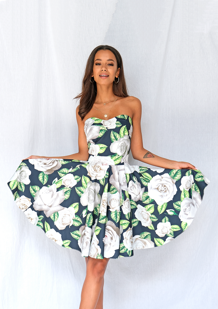 Gorsetowa sukienka w róże white