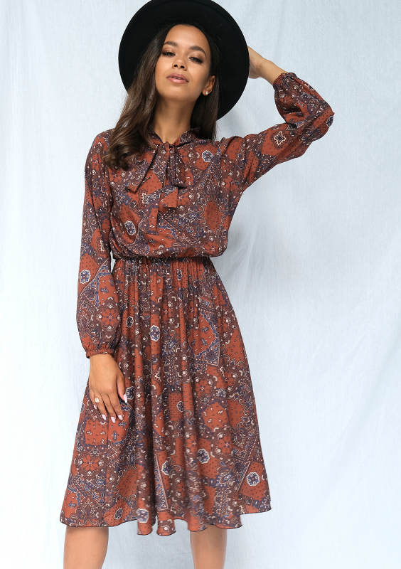 Sukienka midi brown print z wiązaniem